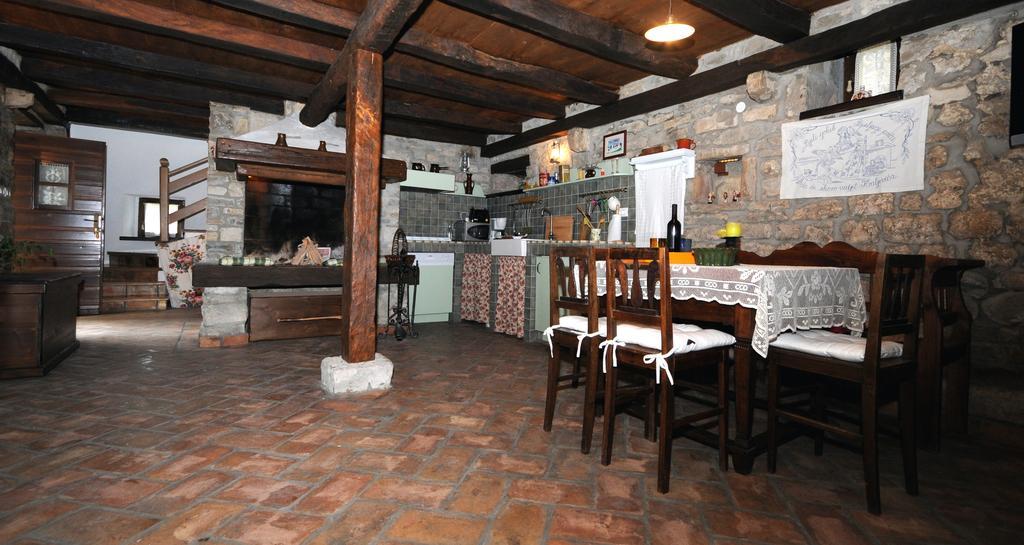 Holiday Homes Poli Svetega Antona Gracisce ภายนอก รูปภาพ