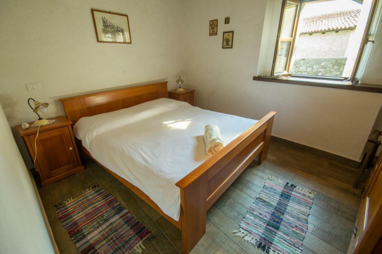 Holiday Homes Poli Svetega Antona Gracisce ภายนอก รูปภาพ