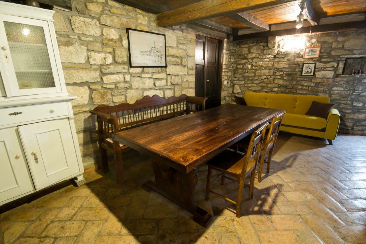 Holiday Homes Poli Svetega Antona Gracisce ภายนอก รูปภาพ
