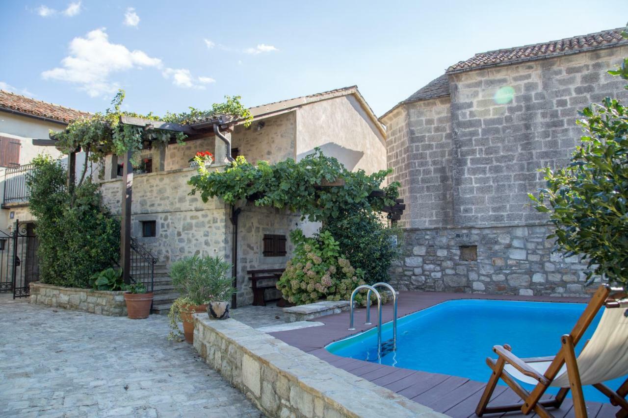 Holiday Homes Poli Svetega Antona Gracisce ภายนอก รูปภาพ