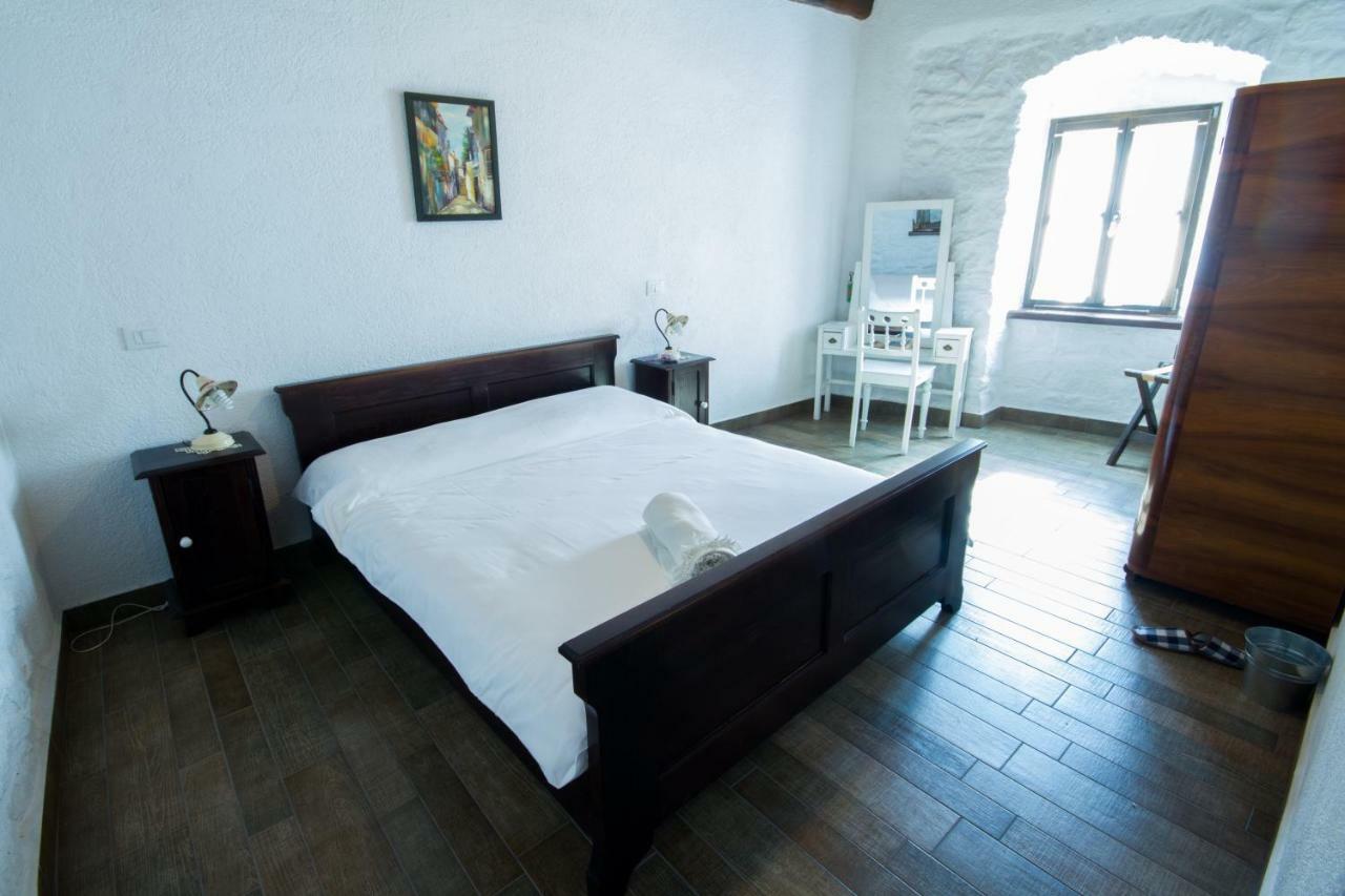 Holiday Homes Poli Svetega Antona Gracisce ภายนอก รูปภาพ