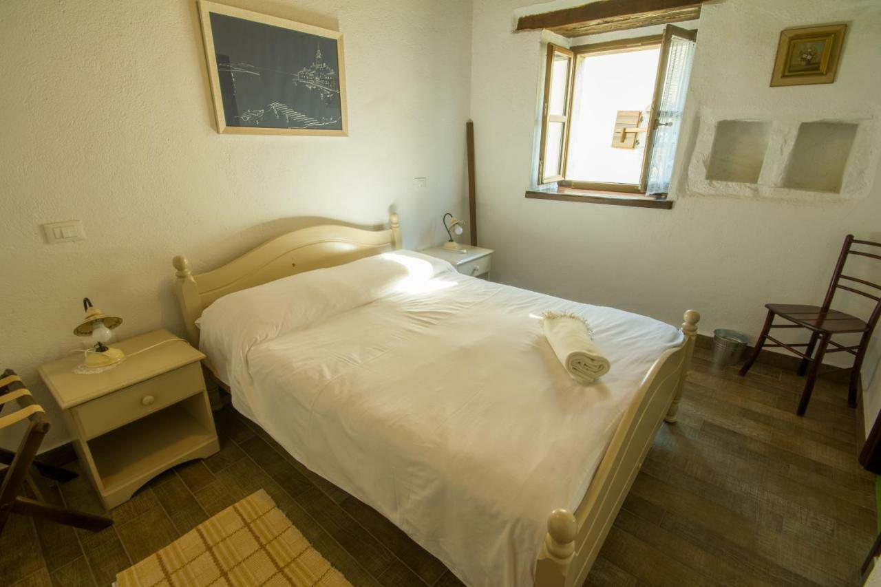 Holiday Homes Poli Svetega Antona Gracisce ภายนอก รูปภาพ